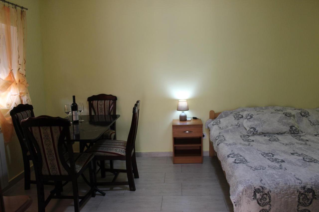Apartmani Franovic ติวัต ภายนอก รูปภาพ