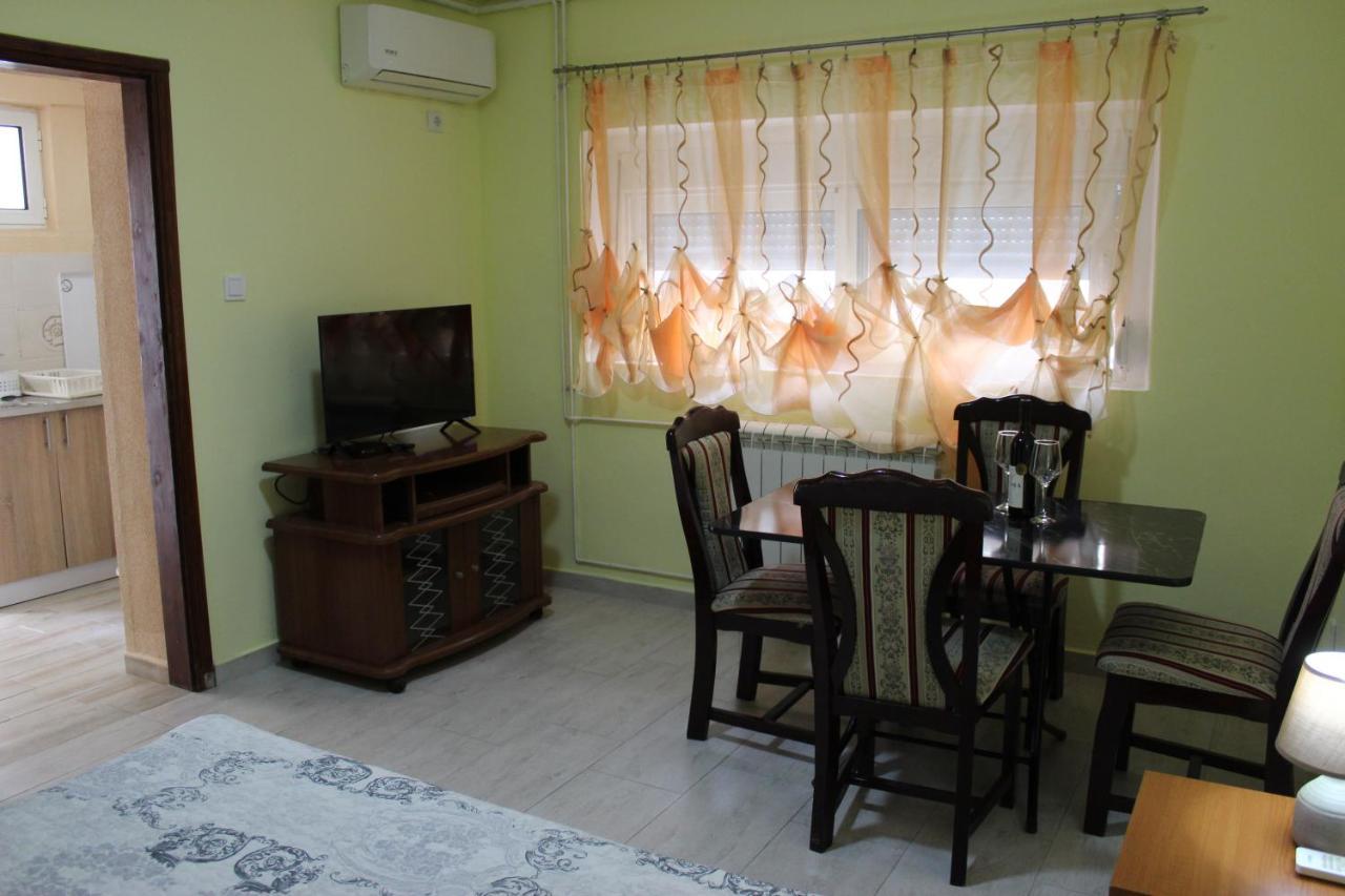 Apartmani Franovic ติวัต ภายนอก รูปภาพ
