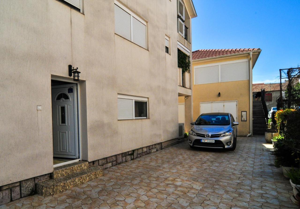 Apartmani Franovic ติวัต ภายนอก รูปภาพ