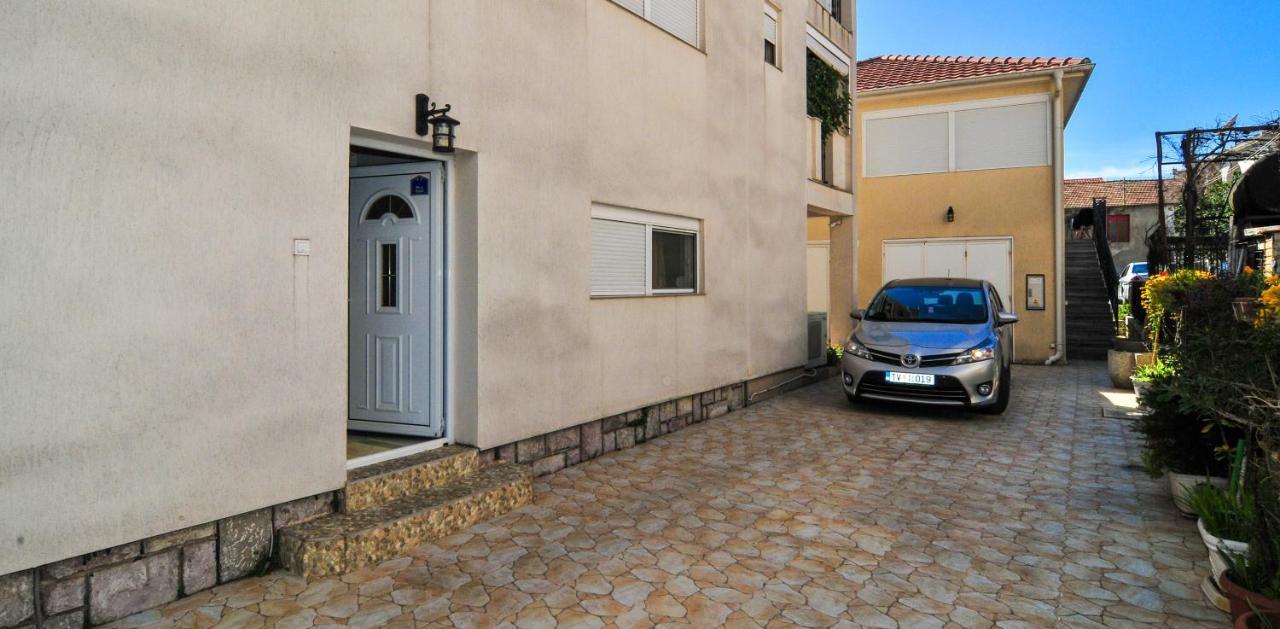Apartmani Franovic ติวัต ภายนอก รูปภาพ