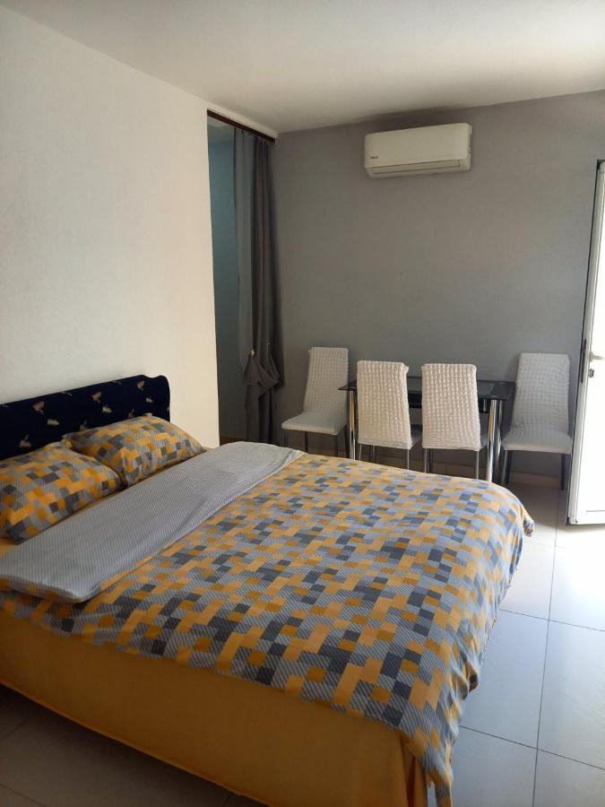 Apartmani Franovic ติวัต ภายนอก รูปภาพ